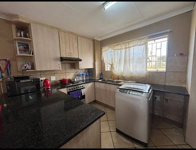 2 BEDROOM APARTMENT FOR SALE IN FLORIDA GLEN